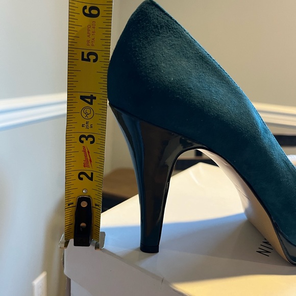 Nine West Green Suede dress Heels MINT Condition!!!- Size 8 - Picture 13 of 14